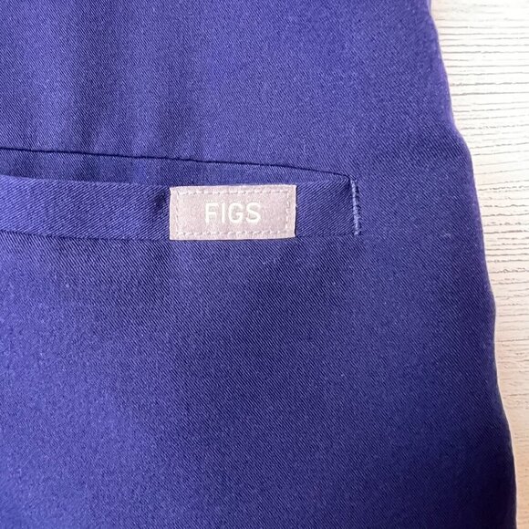 Figs Scrubs Top Womens SZ XS Navy Technical Collections Two Front Pockets Nurse - Picture 8 of 16